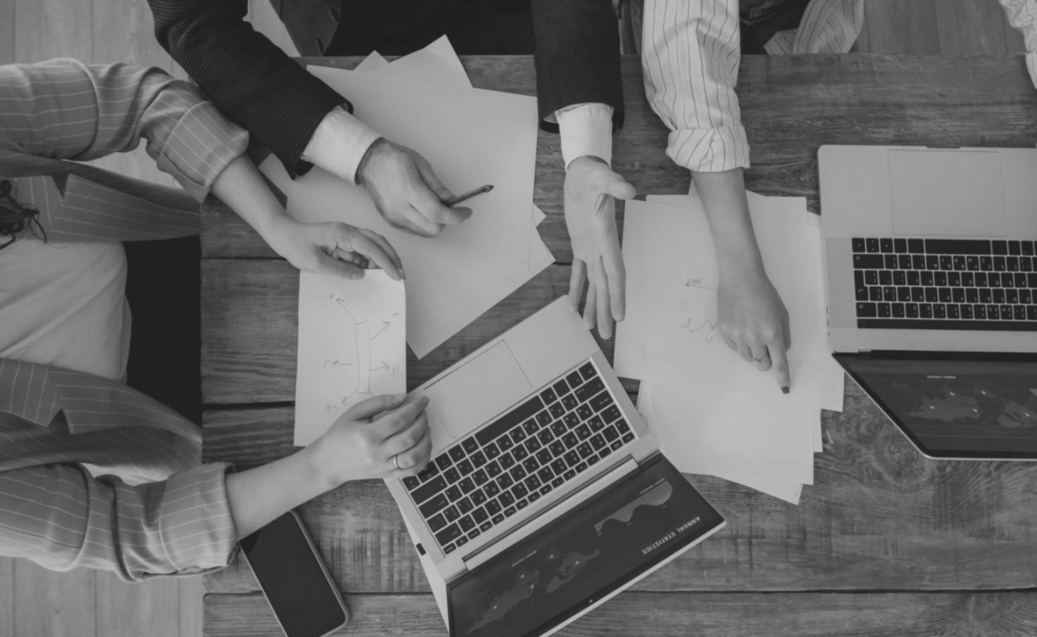 Présentation des solutions d'automatisation lors d'un salon professionnel
